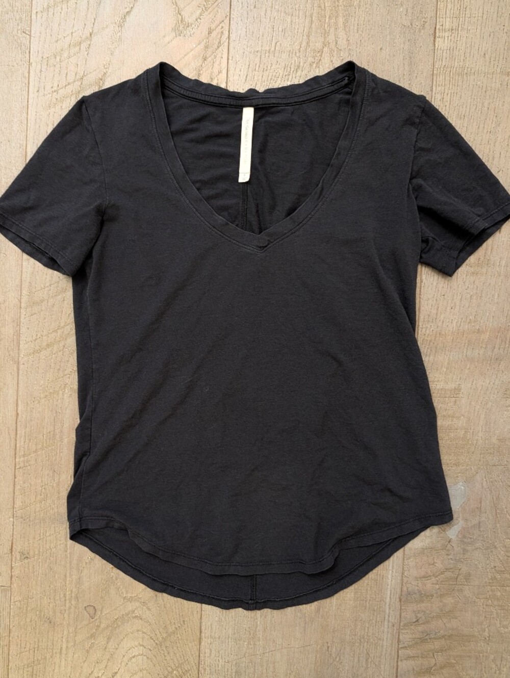 Aritzia Babaton Women's Black V-Neck T-shirt Tee Size S - Soft + Comfy